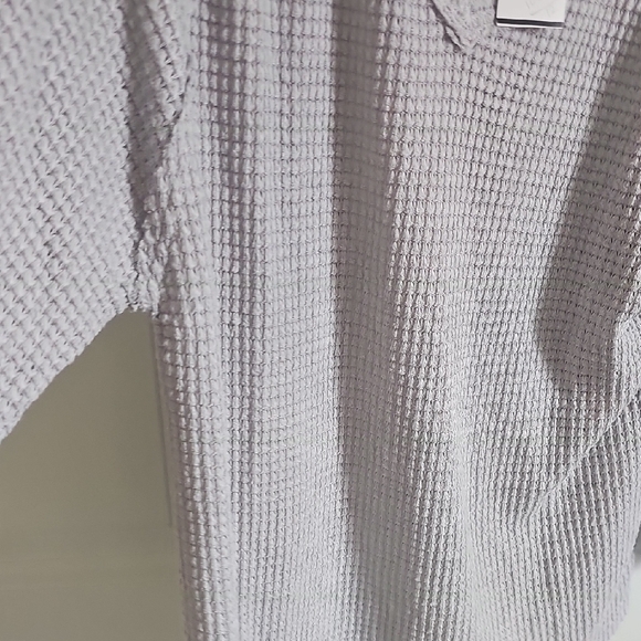 Light Gray Waffle V-Neck Sweatshirt with Floral Shoulder and Printed Cuffs - Picture 7 of 10